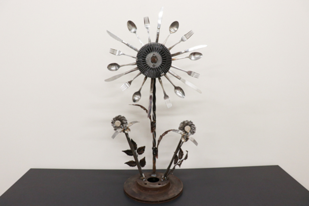 Sunshine & Sunflowers Lawn Ornament auction item image