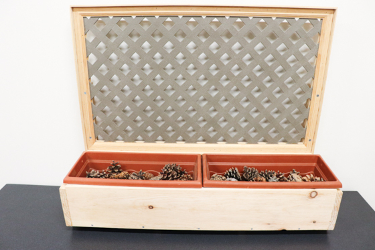 Vine-tastic Trellis Planter auction item image