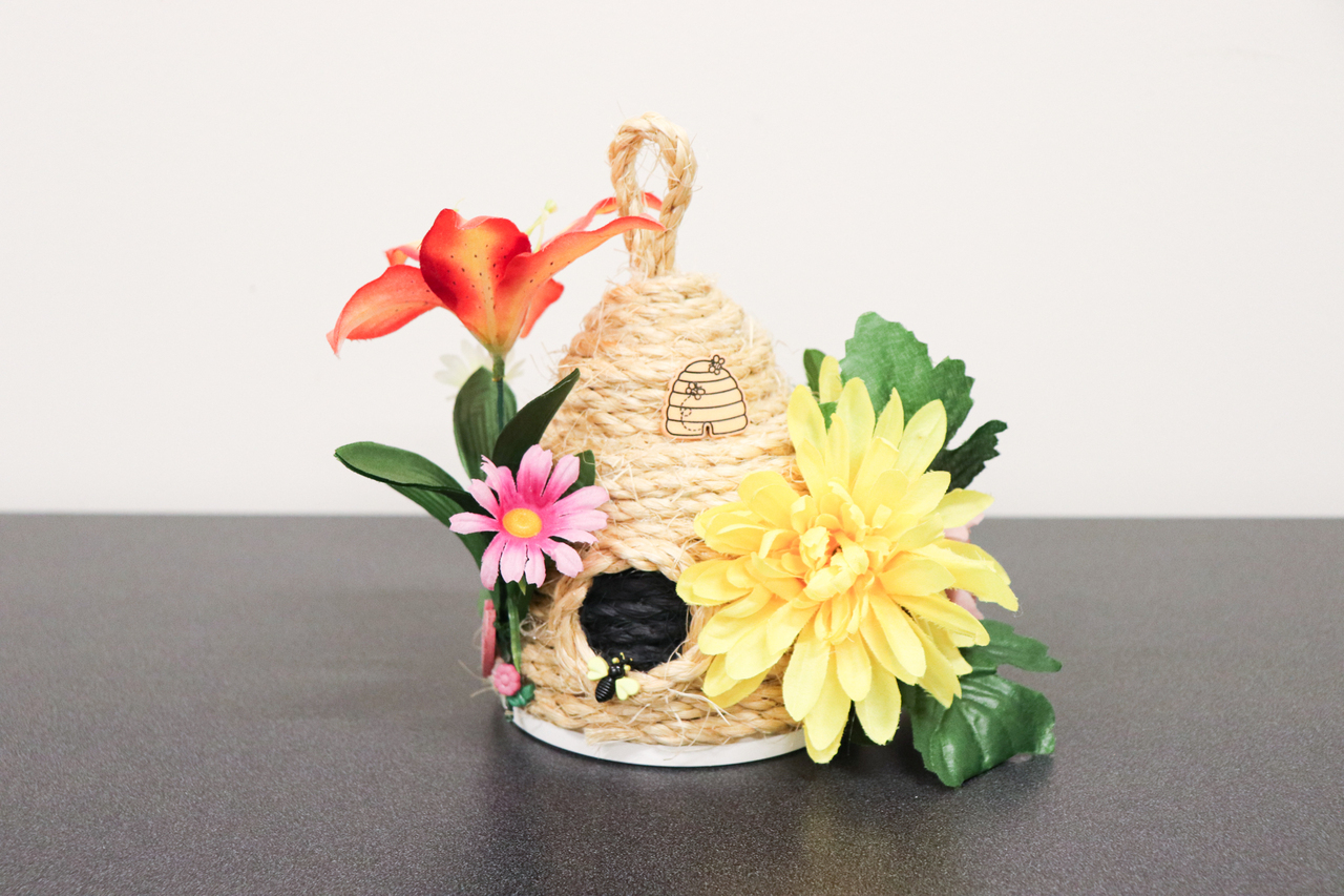 Beehive decor auction item image