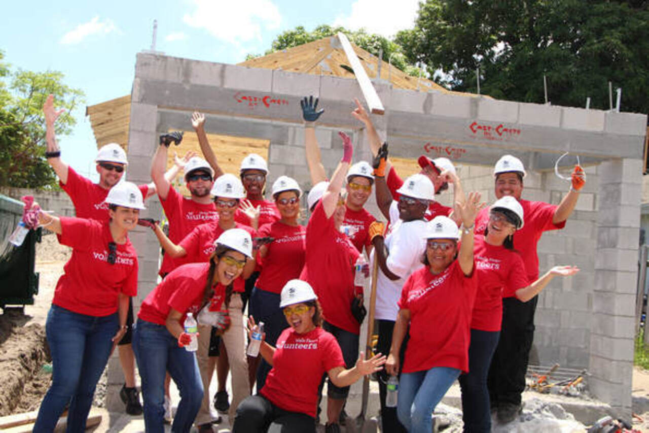 Nixon Family/NR logo