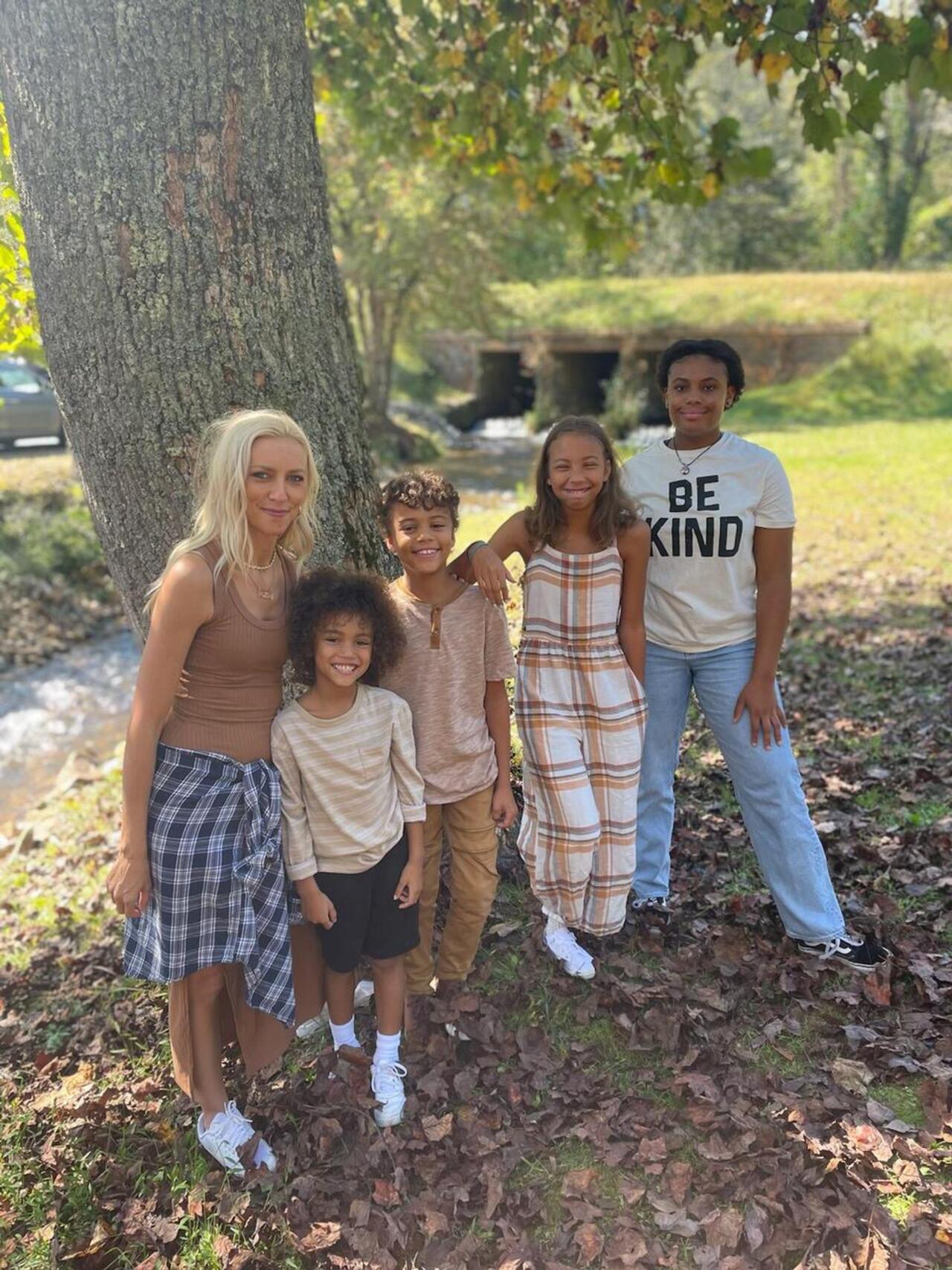 6068 Pine Street logo