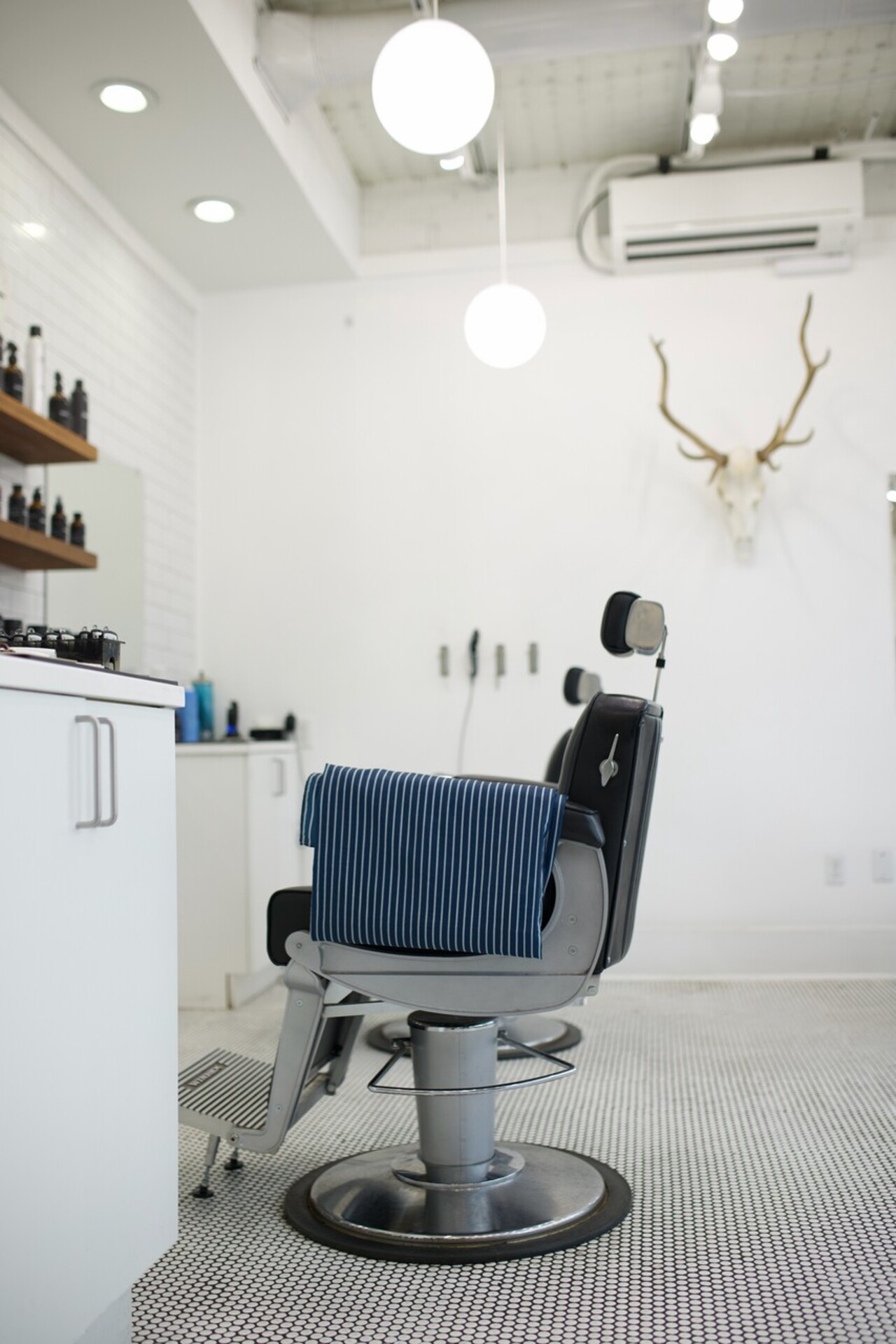 Holiday Cuts for a Cause logo