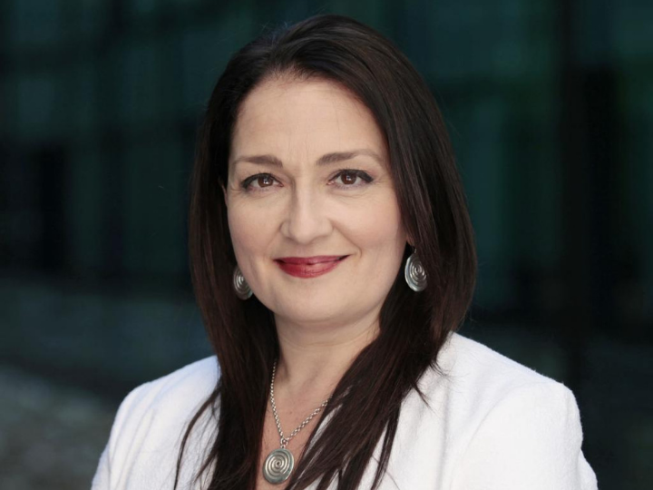 Shannon Hader headshot