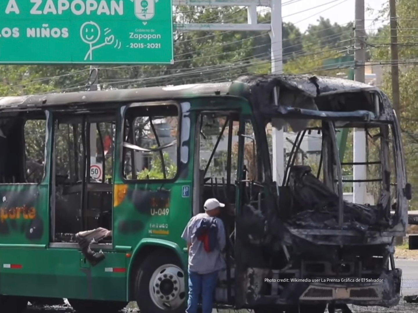 Burned public bus en Jalisco following the death of El Mencho
