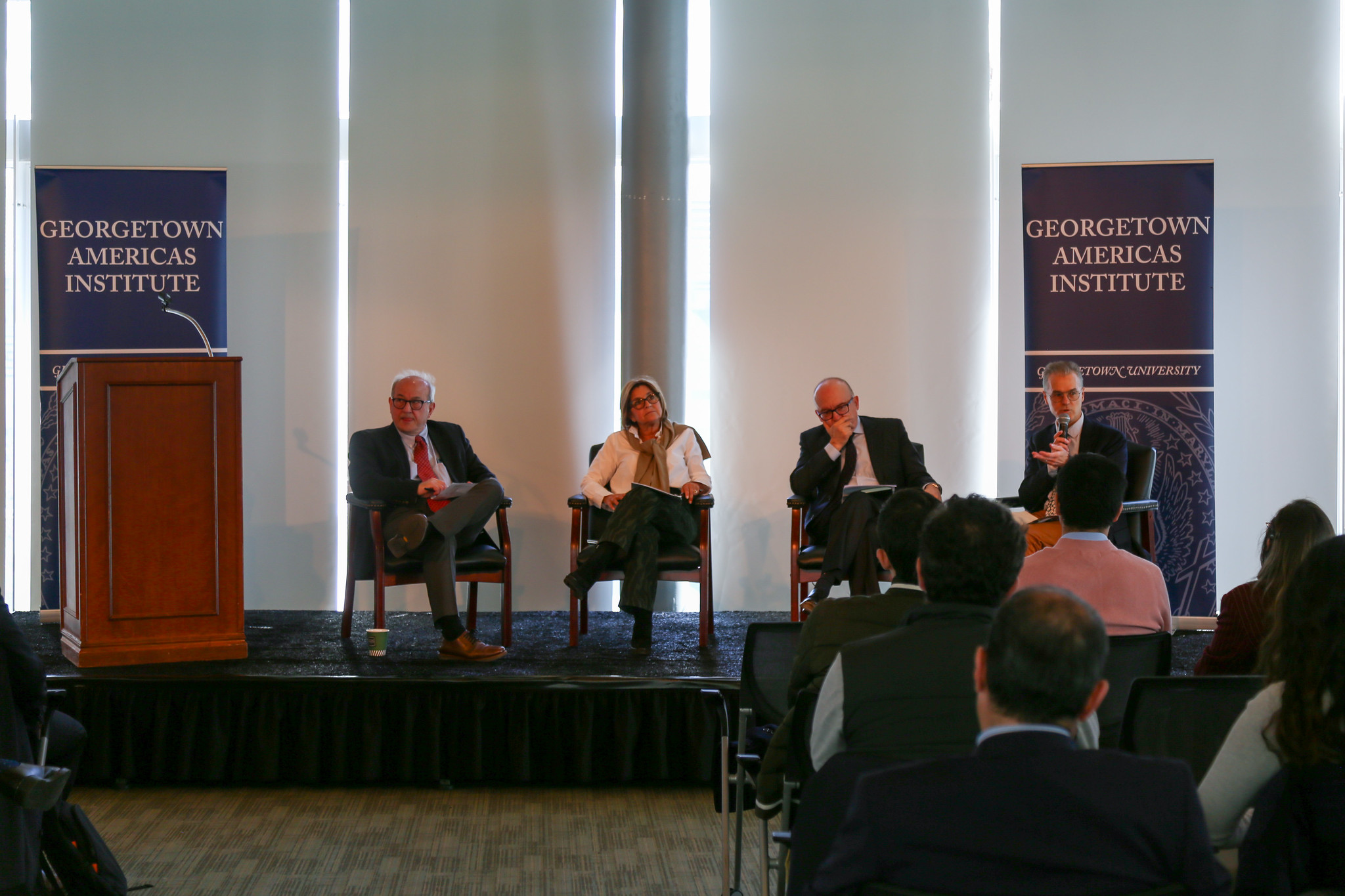 Michael Shifter, Maria Victoria Llorente, Roman Ortiz y John Walsh analizan los desafíos de seguridad actuales de Colombia.