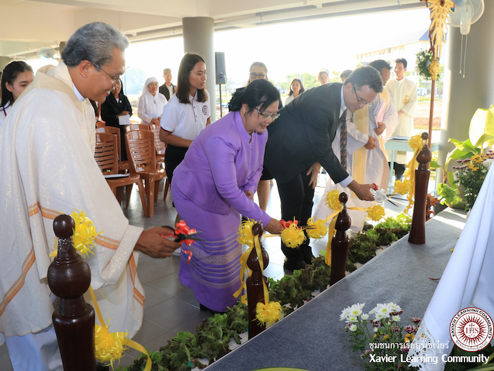 Banchoff participates in Mass
