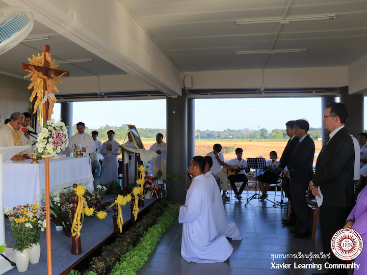 Banchoff participates in Mass