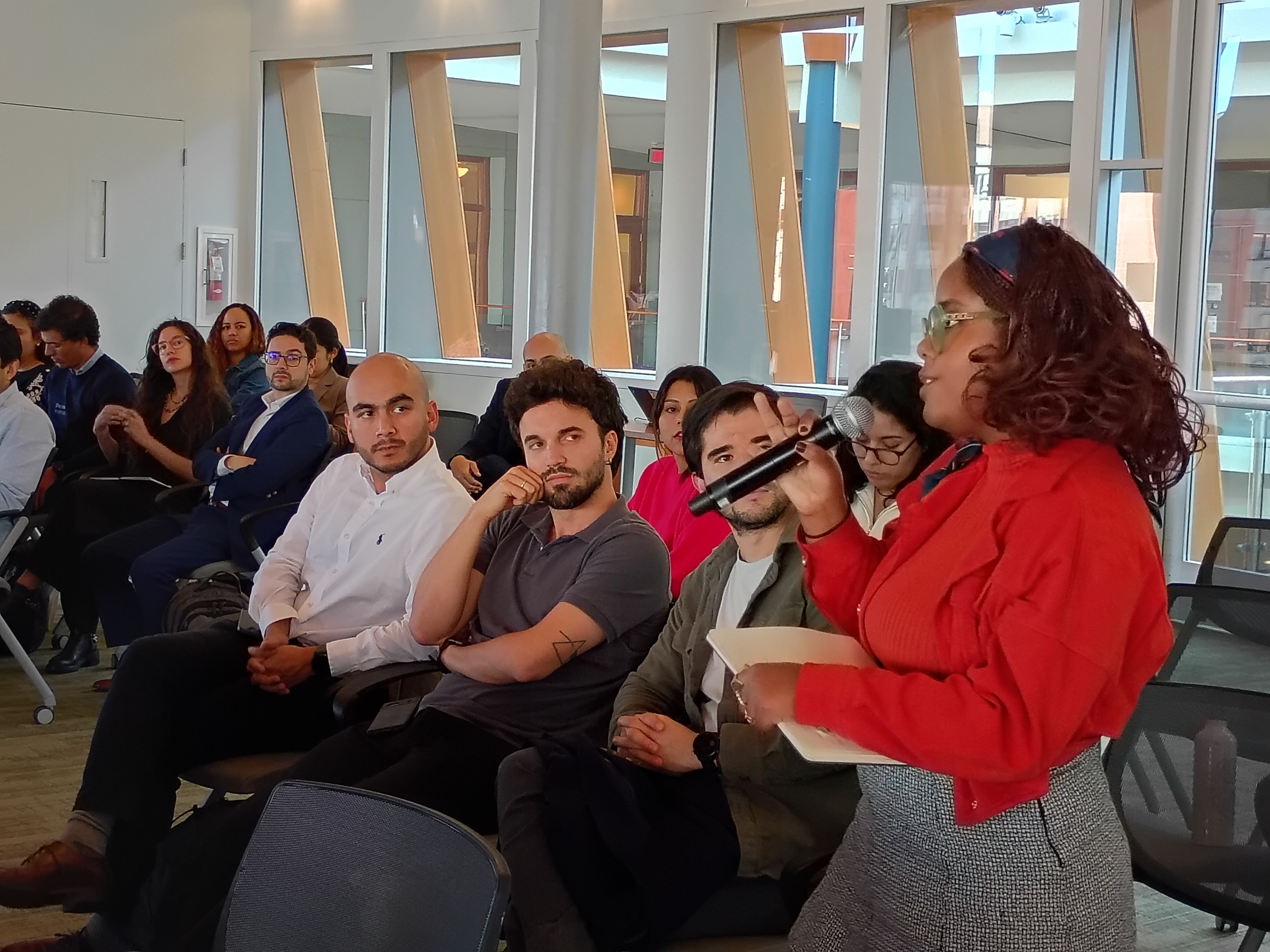 GCL participant asking a question to the panelists