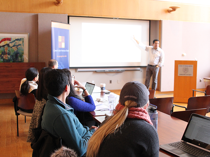 Professor Irfan Nooruddin giving a lecture.