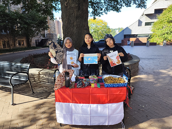 Ariella sharing Indonesian culture on campus