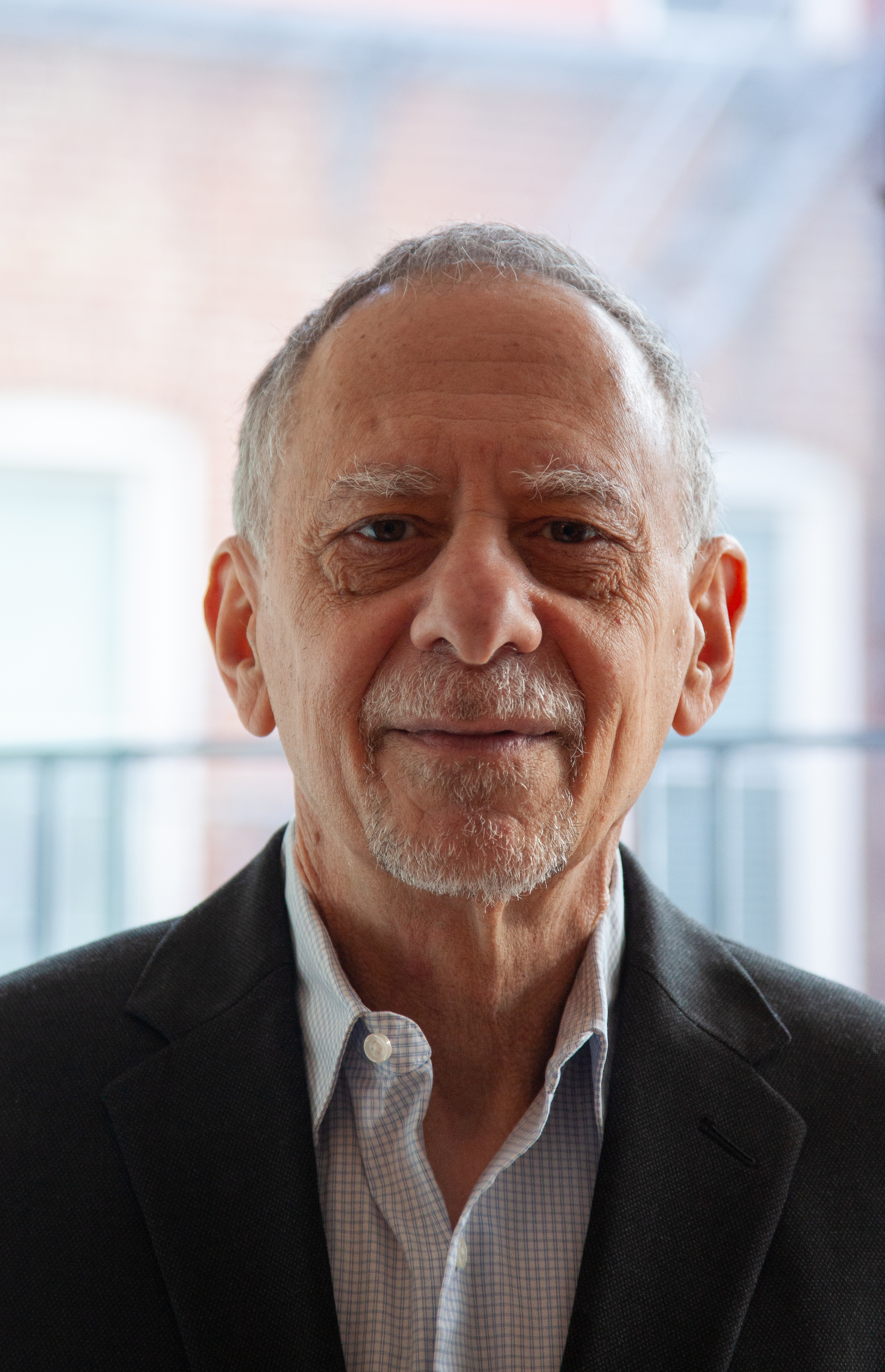 Ariel Fiszbein headshot