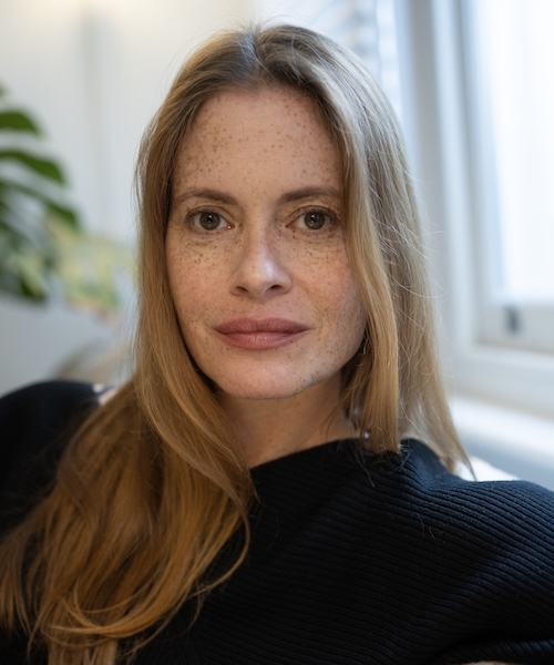 Suzy Hansen headshot