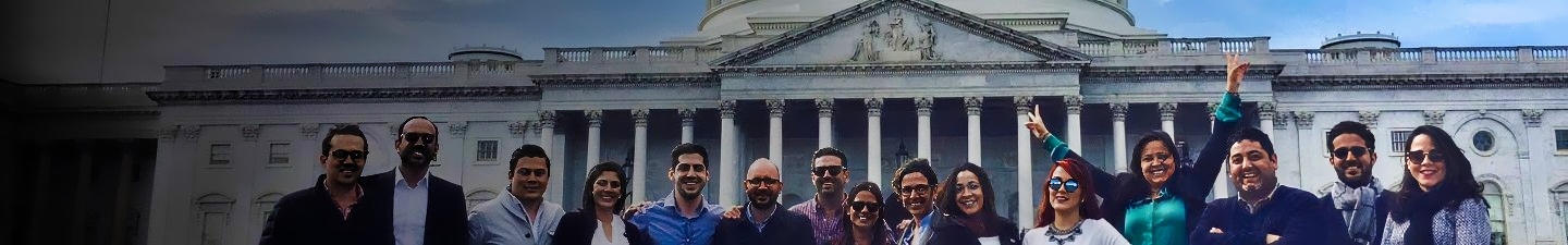 Personas del Programa de Innovación y Liderazgo en Gobierno posan para la camara