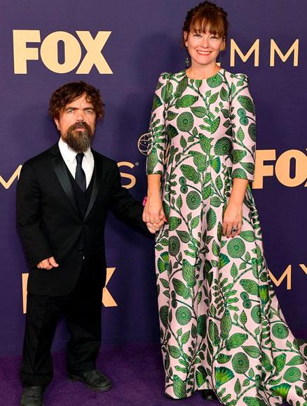 Peter Dinklage, nominado por su ya mítica interpretación de Tyrion Lannister en Juego de tronos, junto a su pareja, la también actriz Erica Schmidt. Peter Dinklage, nominado por su ya mítica interpretación de Tyrion Lannister en Juego de tronos, junto a su pareja, la también actriz Erica Schmidt.