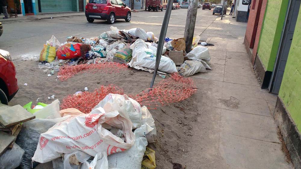 Desmonte y basura en calles del distrito.