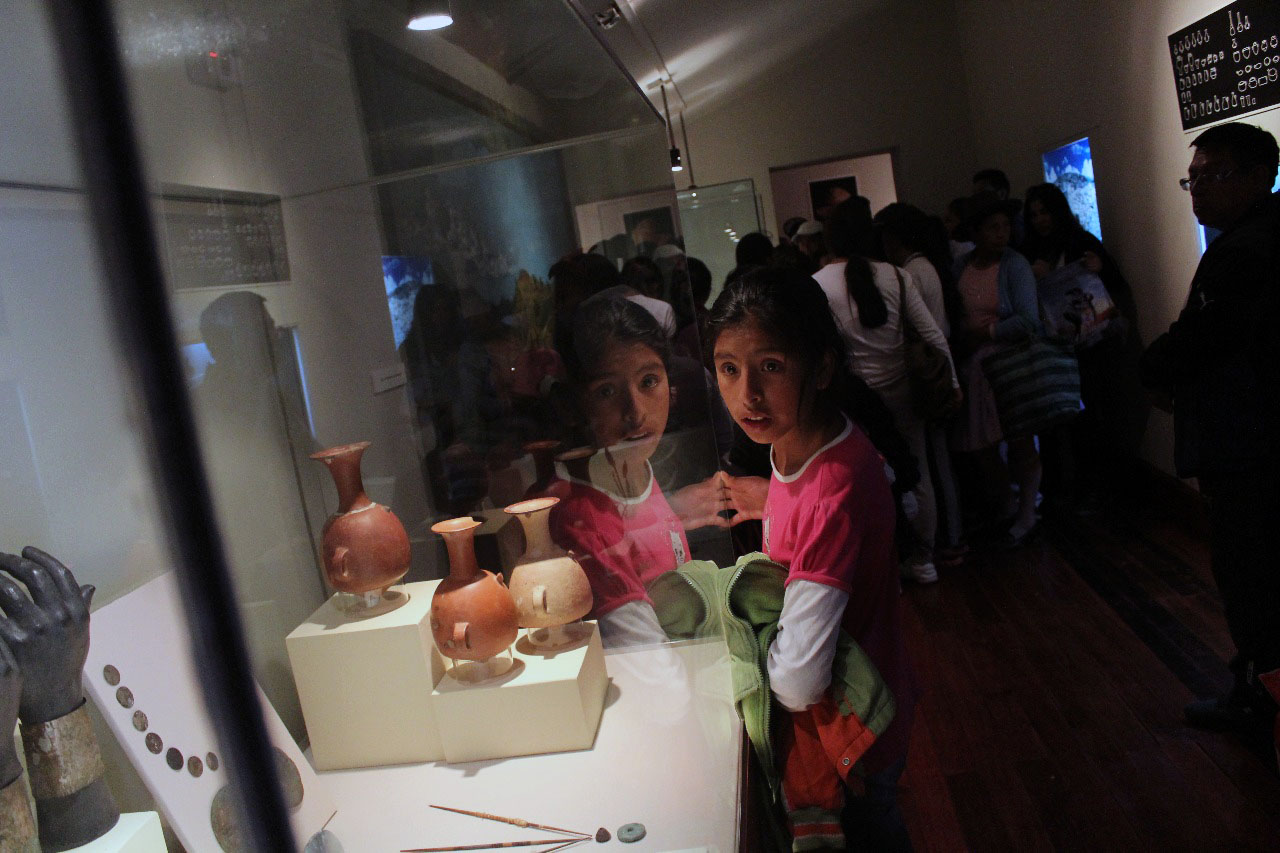 Niños admiraron colecciones en el museo de Wariwillka.