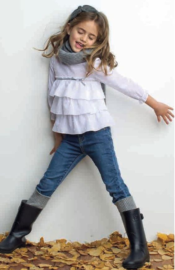 outfit para niñas con botas largas