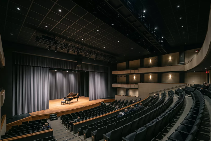 USG Orion Studio Black ceiling