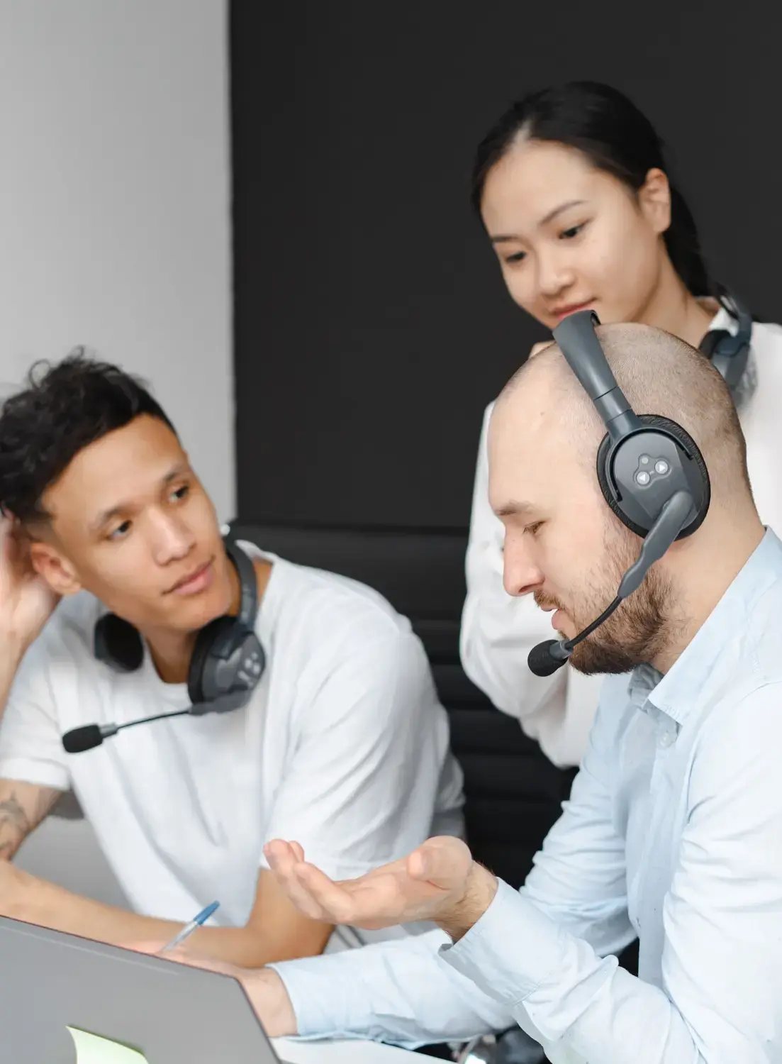 Team of IT call center receptionists collaborating on a customer issue.