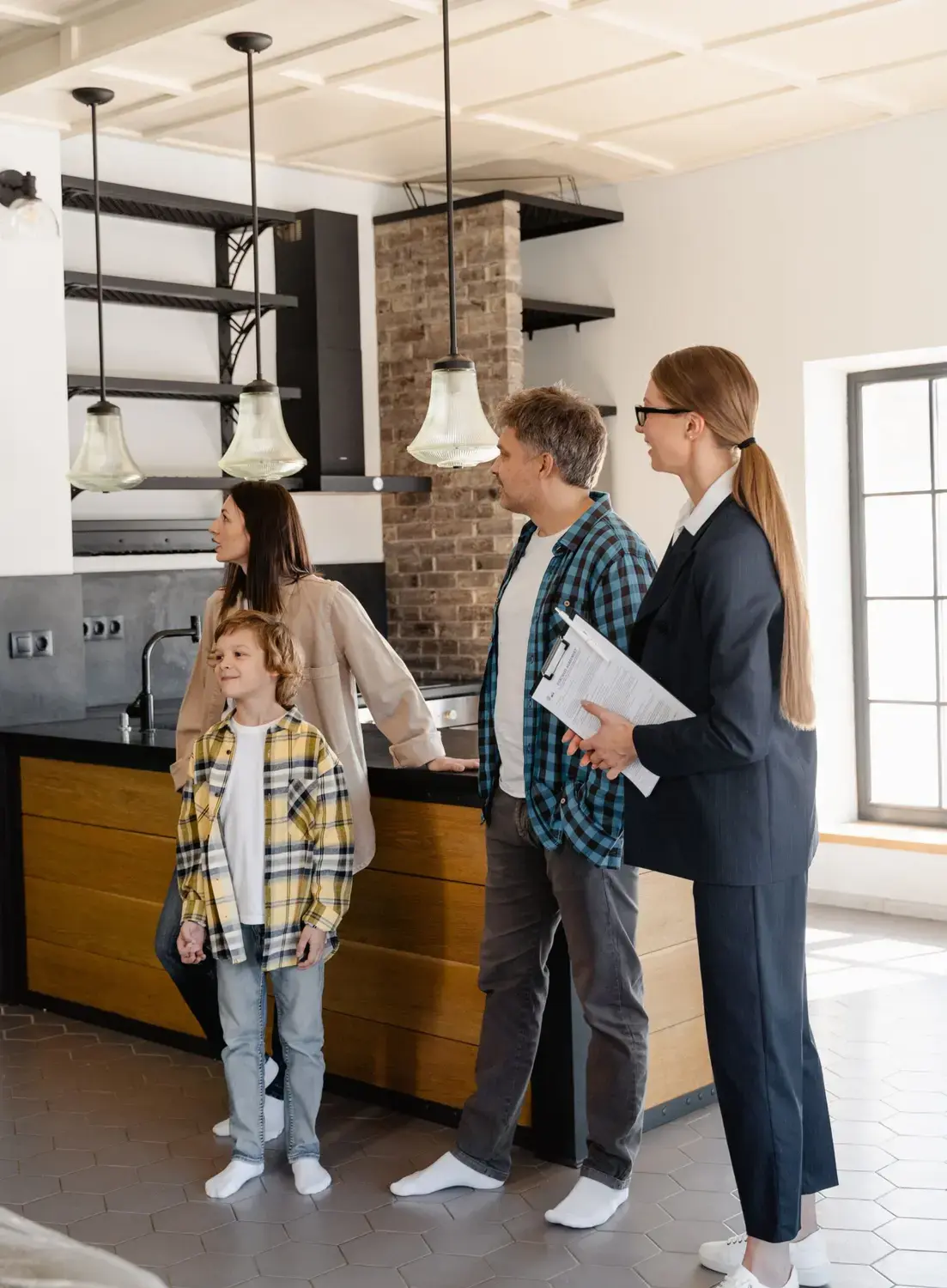 Real estate agent communicating with clients through an answering service system.