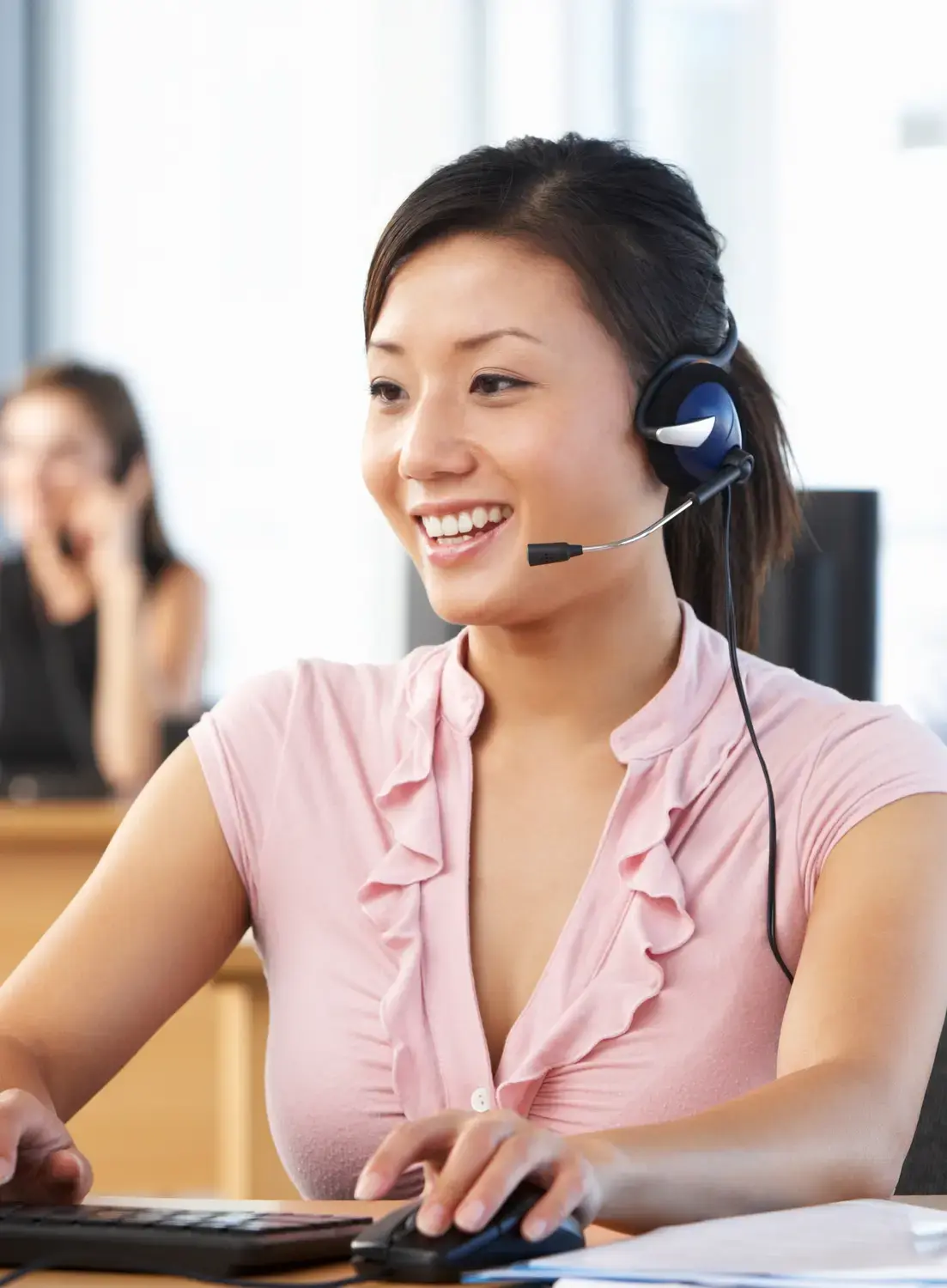 Customer service representative interacting across various platforms, exemplifying omnichannel contact center efficiency.