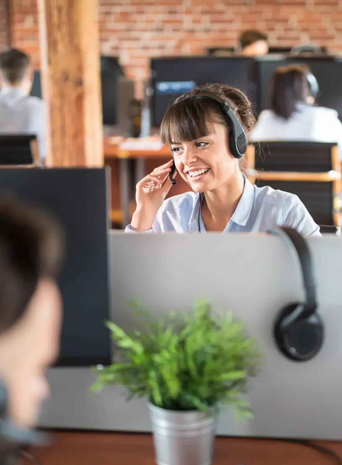 Customer service representative using AI technology for enhanced call management in a contact center.