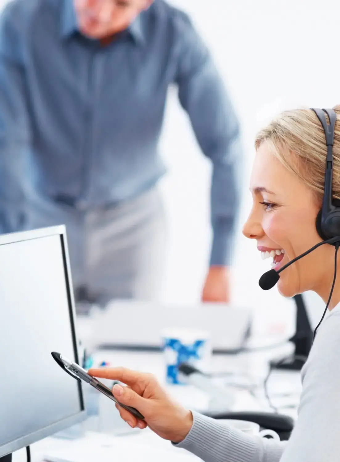 Professional call answering service agent assisting a client over the phone.