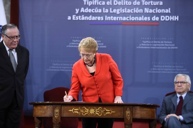 [ARCHIVO] Mandataria promulga Ley que tipifica delitos de tortura y de