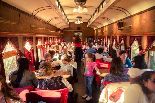 Interior de un vagón del tren del recuerdo de Limache.