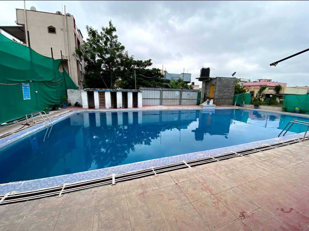 Bubbles Swimming Pool