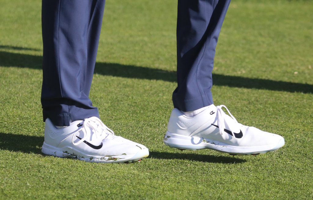 tiger woods metal spikes