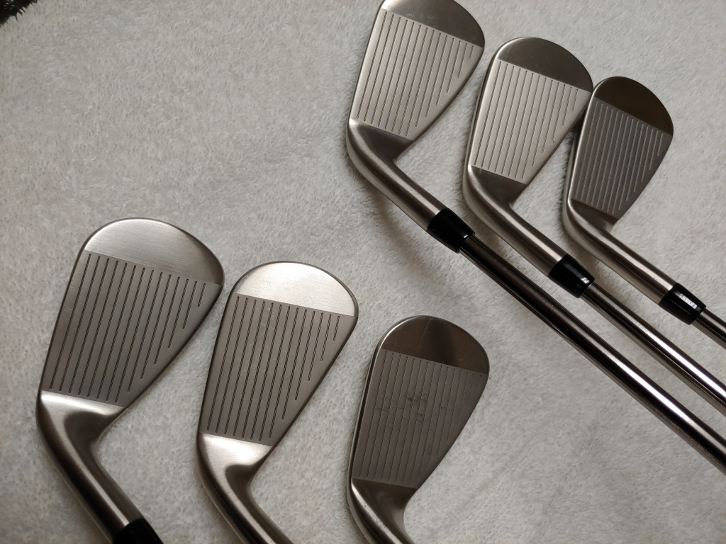 Titleist T300 6gap wedge w/ Recoil 65 "R" flex shafts . RH. Excellent condition SOLD For Sale