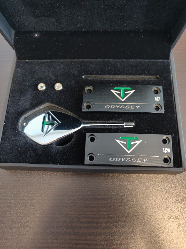 Bettinardi, Toulon Garage + Weights, Vokey SM7 Raw, Callaway Triple