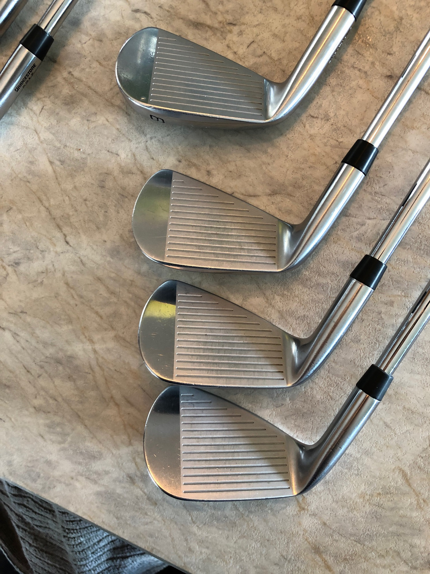 Ensemble de fers Bridgestone J15CB / 5-PW / Flex Stiff S200 Dynamic Gold Exc