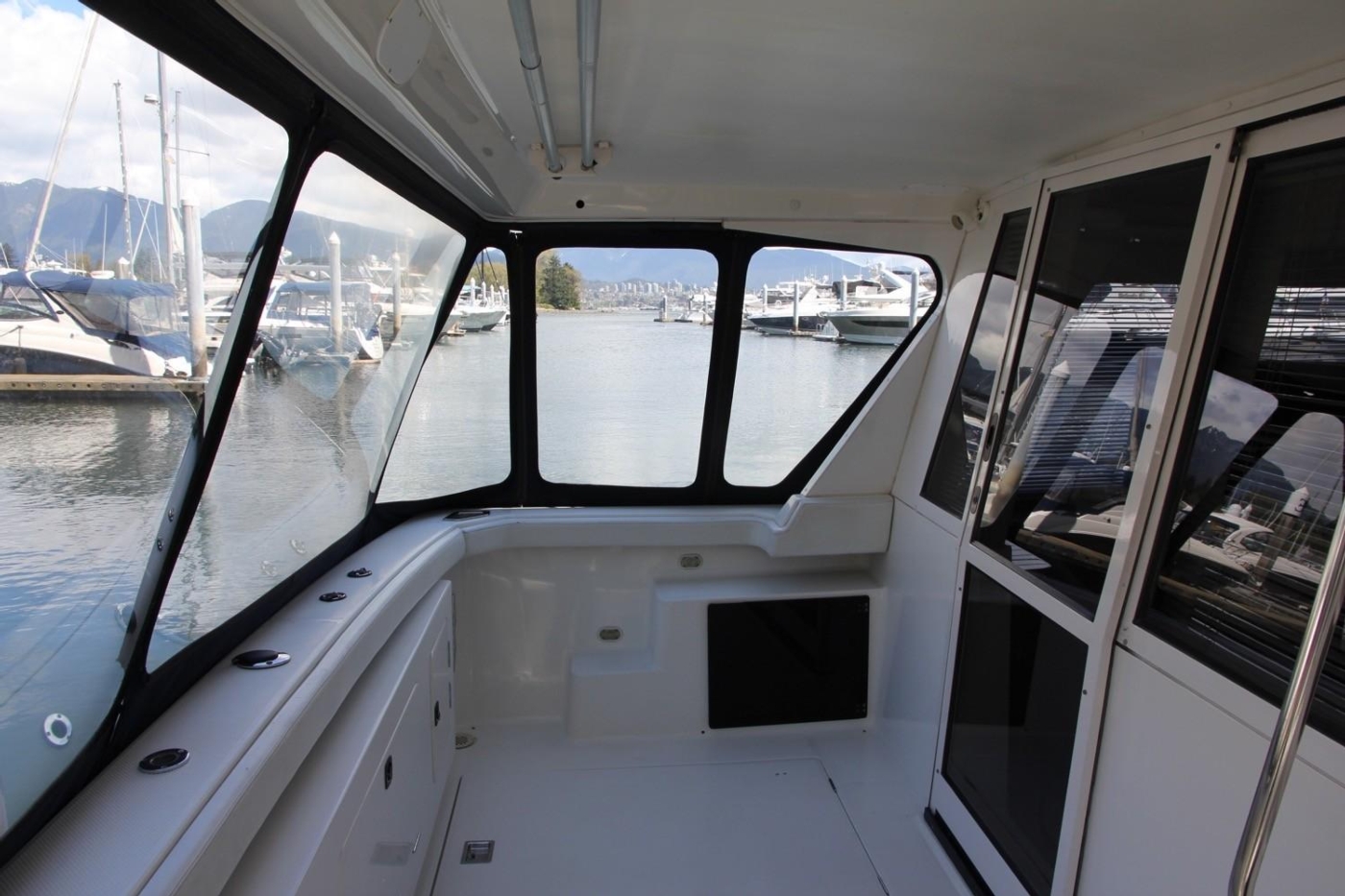 54 feet Bayliner 4788 Pilot House Motoryacht 2001 offered by Grand Yachts