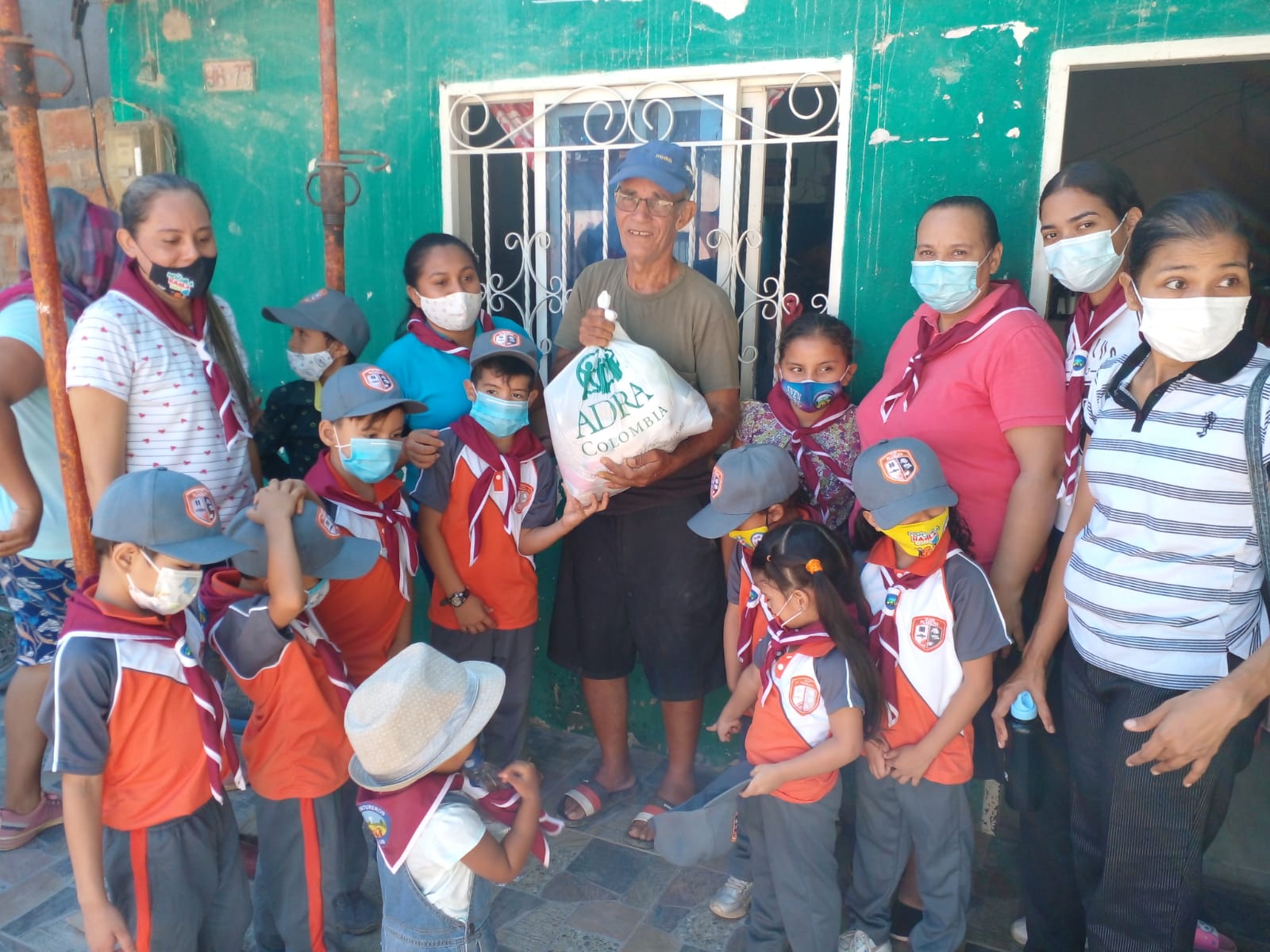 Aventureros Filadelfia Sirviendo Con Amor