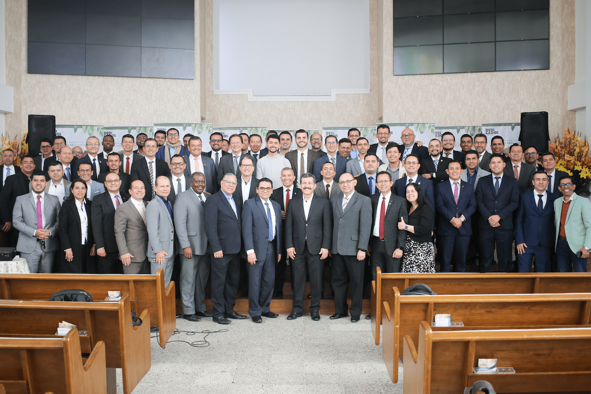 Pastores en Colombia son capacitados en Liderazgo de Mayordomía por el Vicepresidente de la Iglesia Adventista Mundial