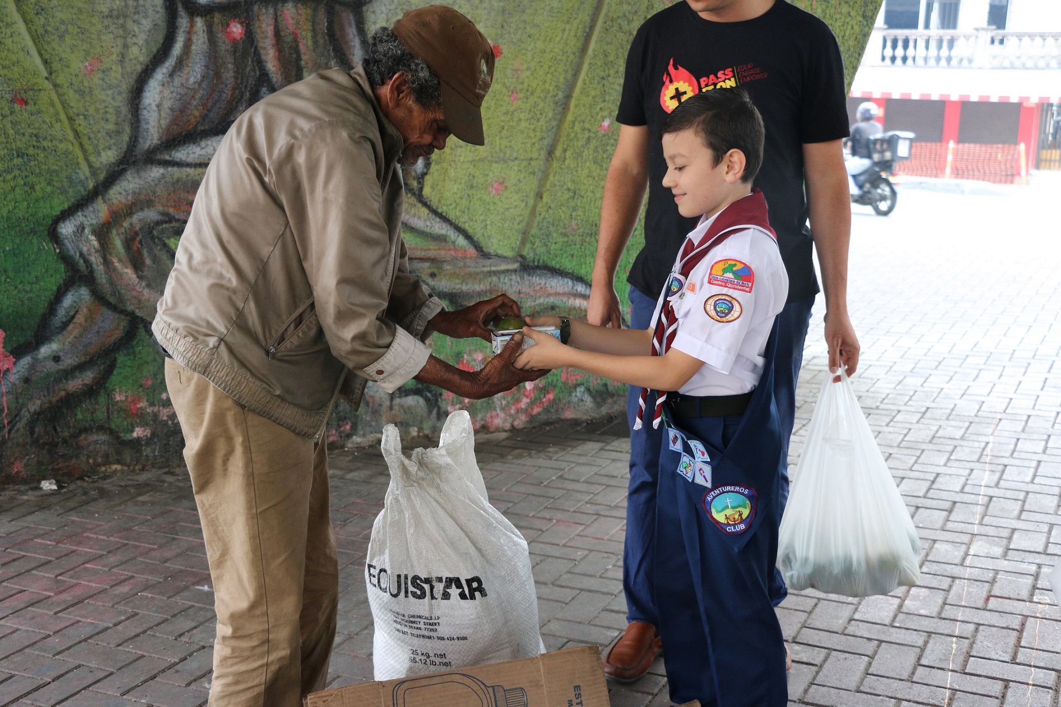 Jóvenes adventistas de la Asociación centro occidental, se unieron bajo el eslogan ¡Adopta!