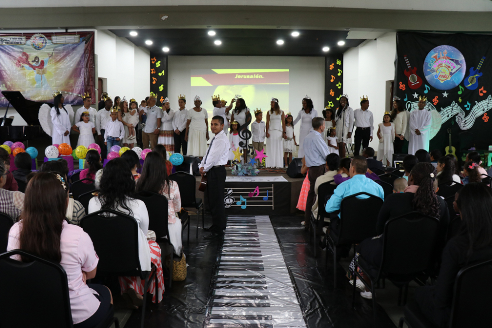 Una Explosión Musical Con Jesús!