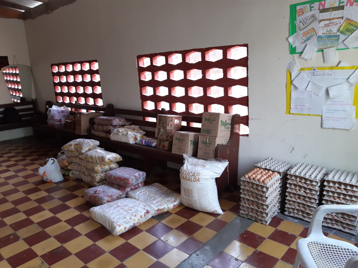 ENTREGA DE MERCADOS A MIEMBROS DE LA IGLESIA EL VALLE Y COMUNIDAD EN TIEMPO DE PANDEMIA