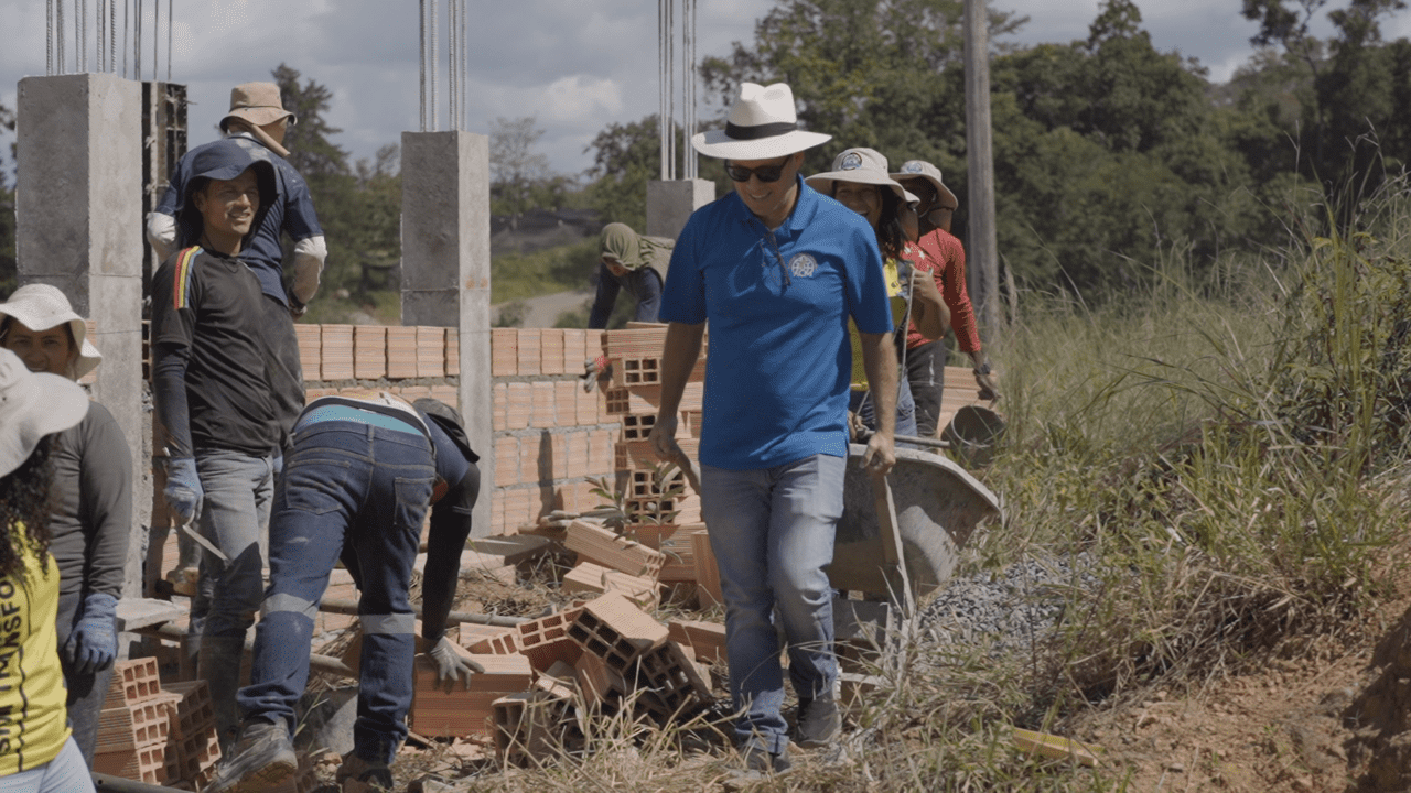 A través de la iniciativa “Misión Transforma”, cientos de jóvenes adventistas sirvieron a comunidades en Santander