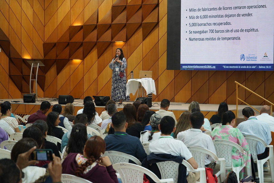 200 LÍDERES Y PROFESIONALES ASISTEN A ENTRENAMIENTO PIONERO SOBRE ADICCIONES EN COLOMBIA LIDERADO POR DOCTORA KATIA REINERT