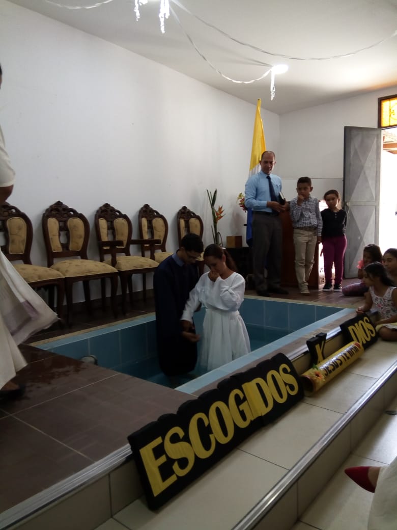 ESCOGIDOS POR DIOS - JÓVENES