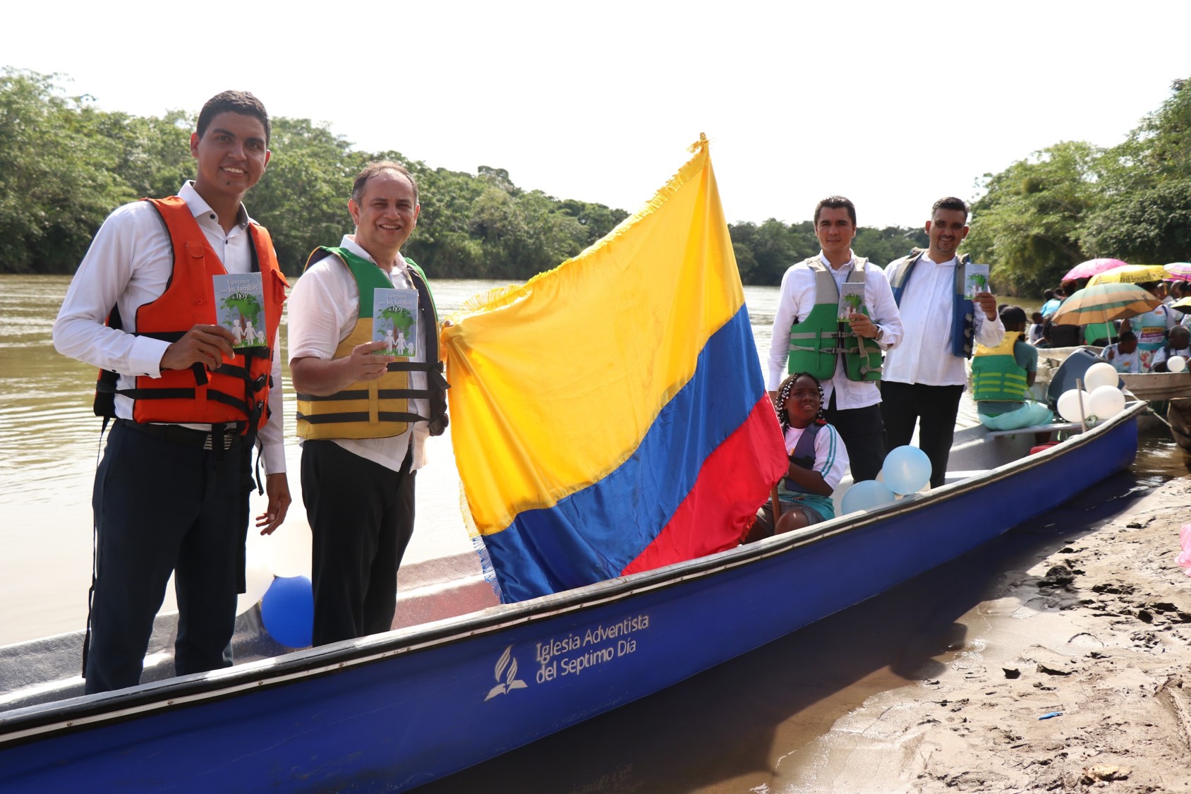 Primera lancha misionera llegó al Medio Atrato para llevar el mensaje salvación a familias chocoanas