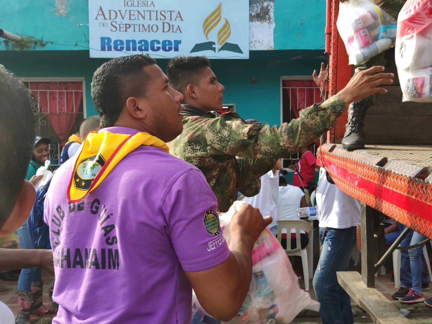 ADRA colombia y miembros de la Iglesia Adventista del Séptimo Día se solidarizaron con afectados por creciente súbita en Apartadó, Antioquia.