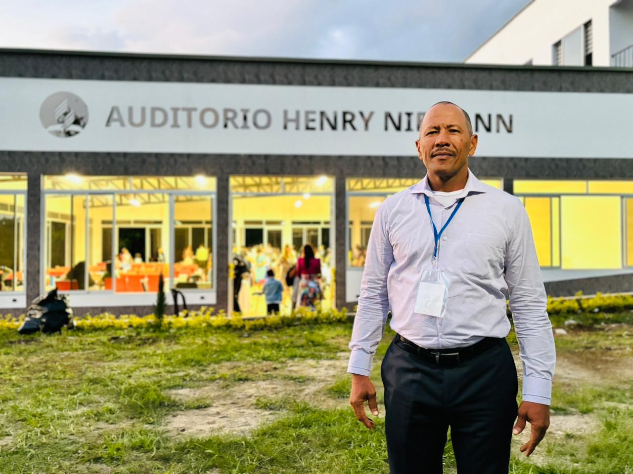 Reconocimiento al Mejor Colportor de Colombia en la Iglesia Adventista