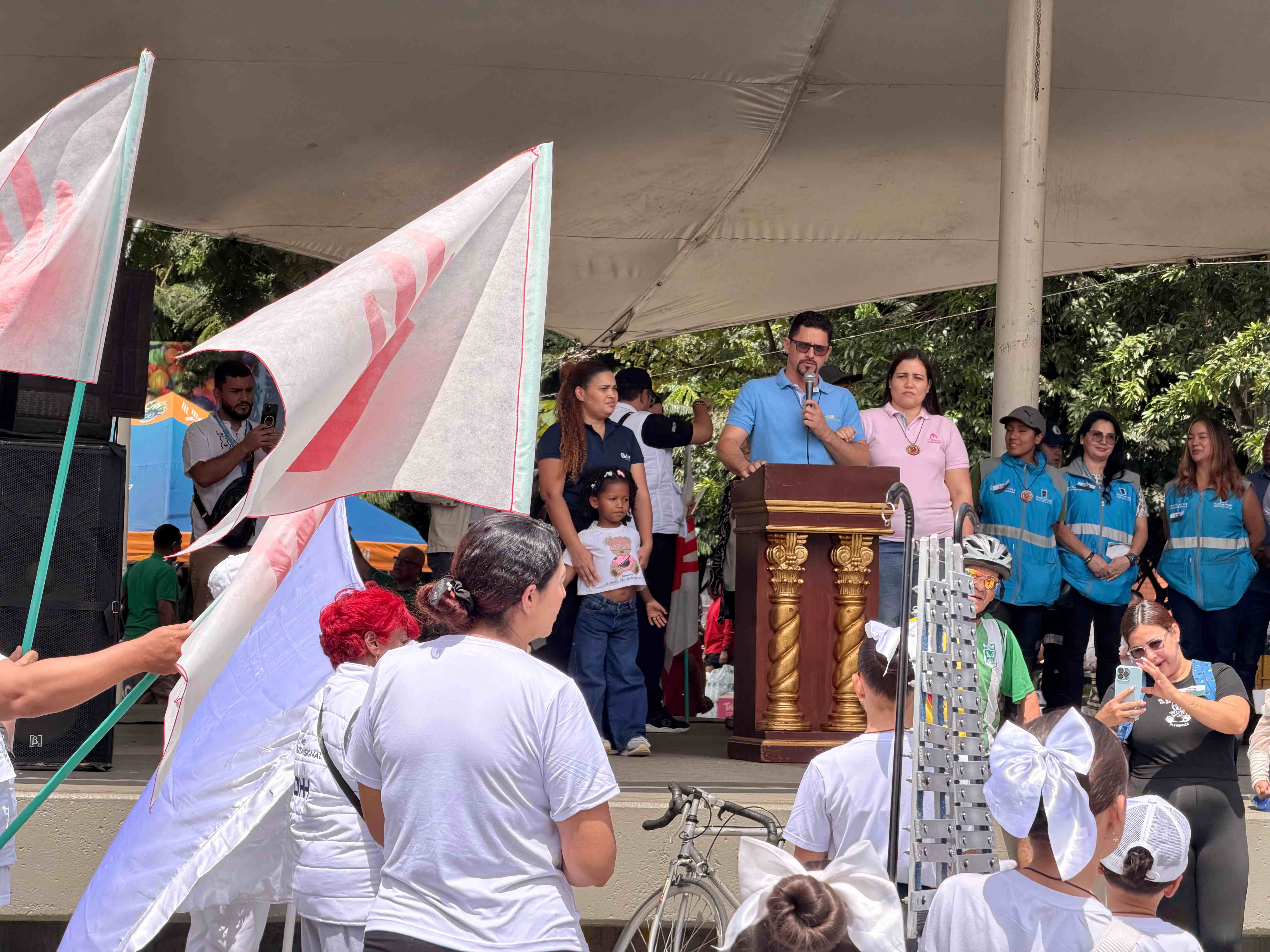 AWR COLOMBIA PARTICIPA EN LA CONMEMORACIÓN MANOS ROJAS Y ES RECONOCIDA PÚBLICAMENTE POR EL EJÉRCITO NACIONAL
