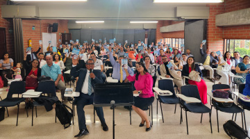 GUÍA PRÁCTICA DE VIDA FAMILIAR ES DISTRIBUIDA EN CONGRESO ORGANIZADO POR ASOCENTRO