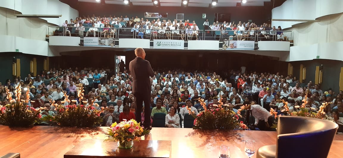 “Familias de Esperanza” fue el lema repetido por más de 350 asistentes en el Congreso de Parejas.