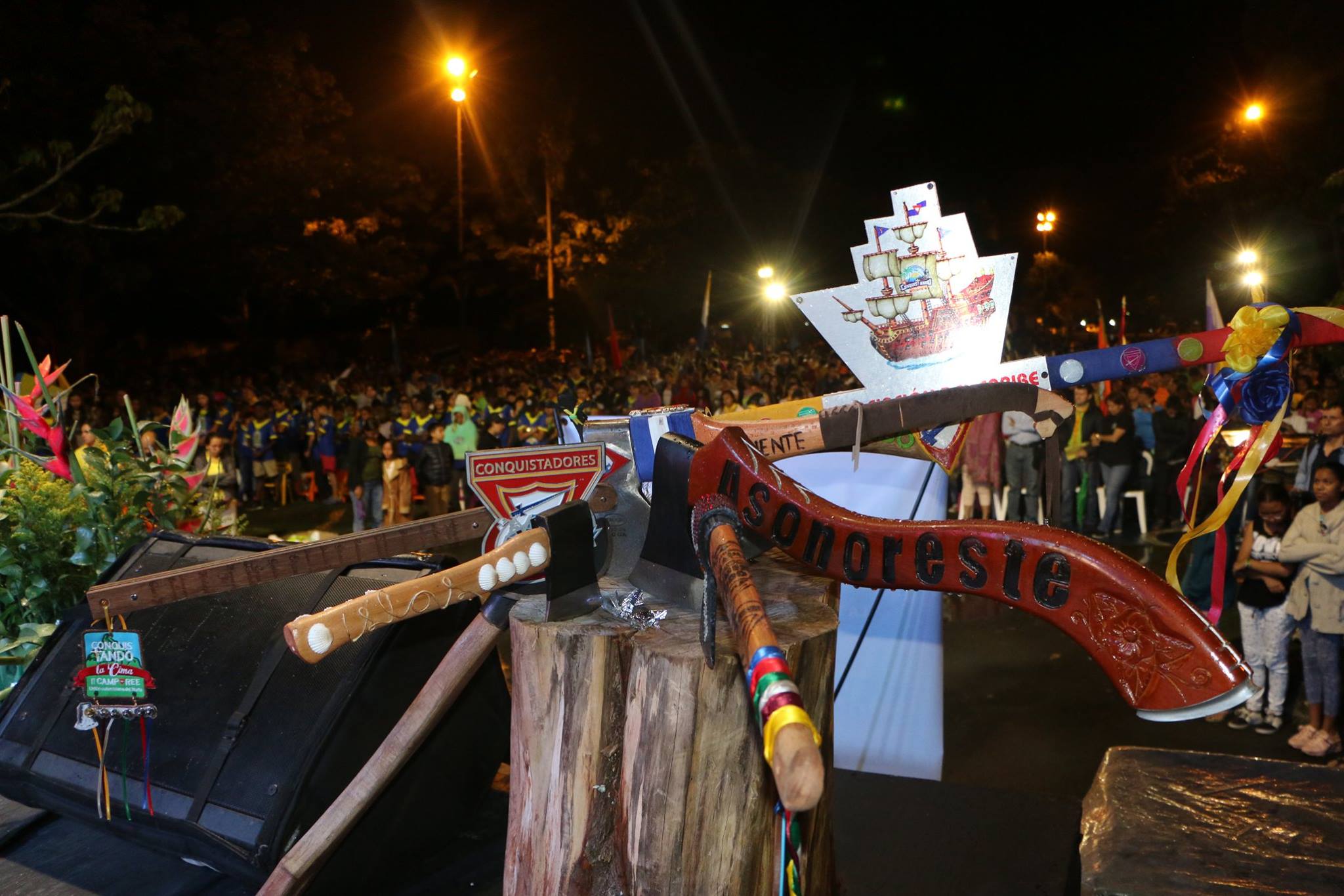 36322761_2081519765440515_324221